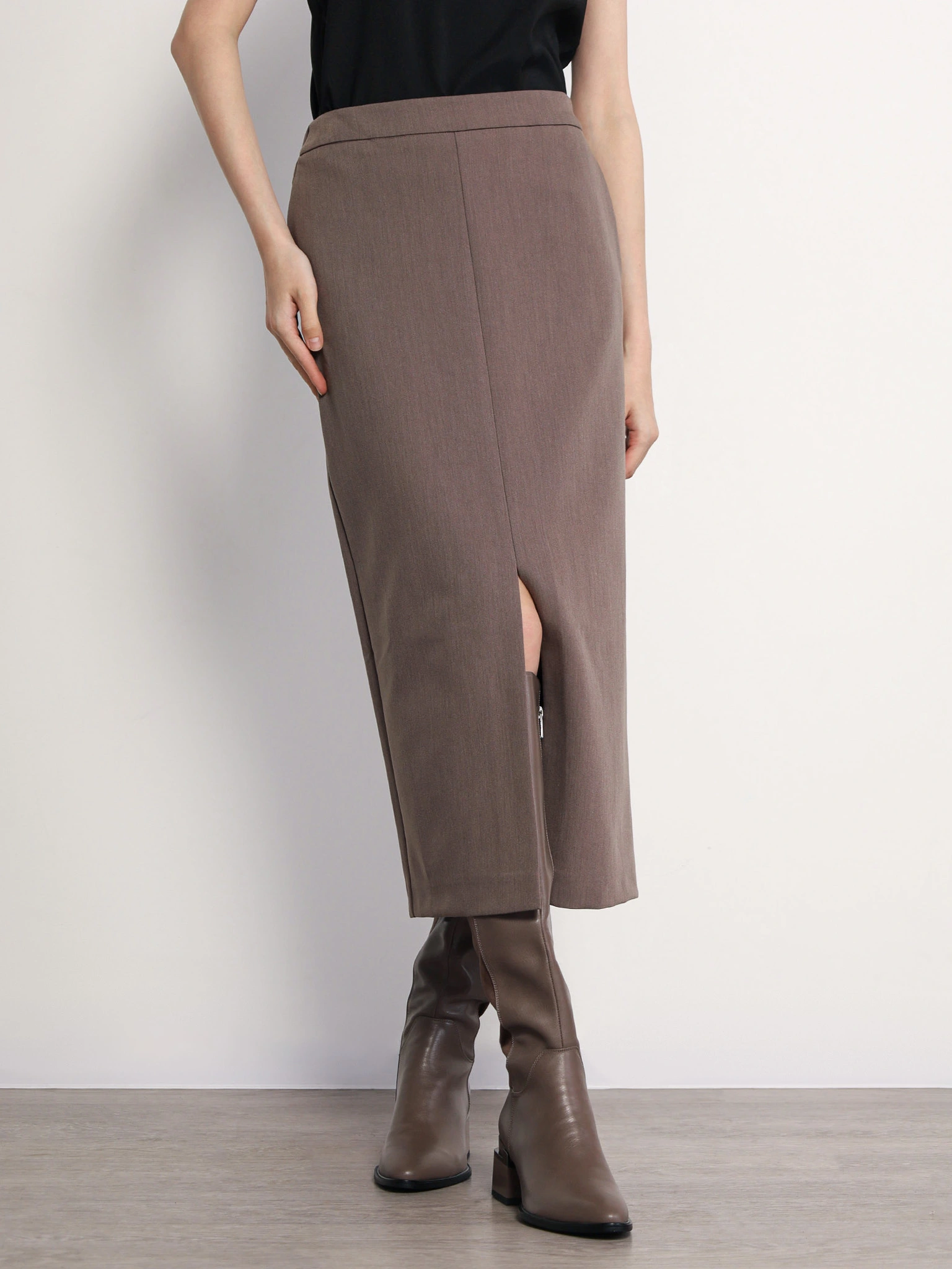 Юбка серого цвета с эластичным поясом